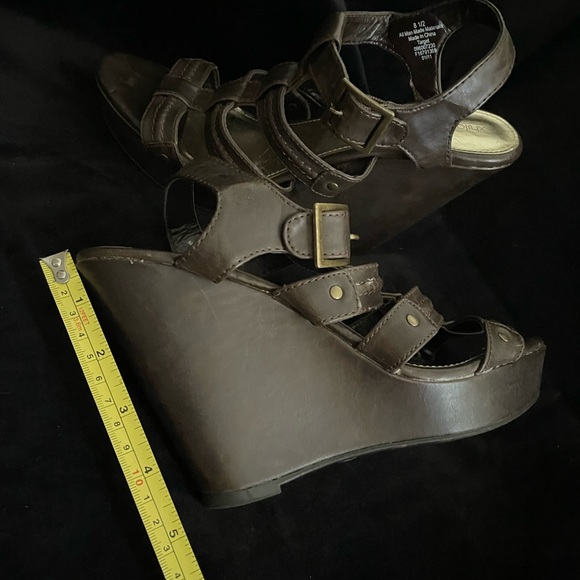 Xhilaration Wedge Sandal 8 1/2 Brown - Picture 14 of 14